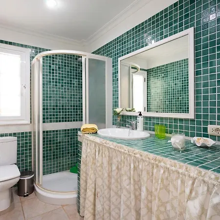 Sleeps 8 With Pool And Wifi Villa