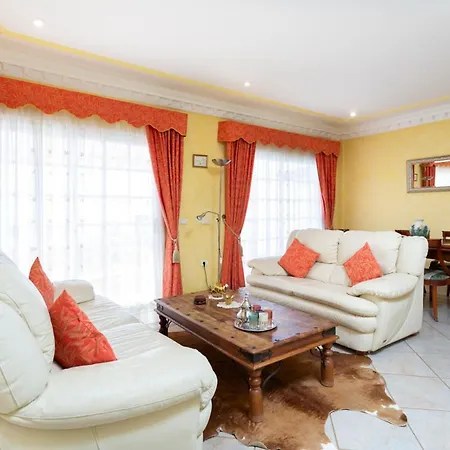 Villa Sleeps 8 With Pool And Wifi Chayofa